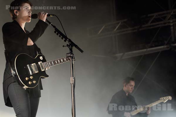 THE XX - 2013-06-28 - EVREUX - Hippodrome Evreux Normandie - Romy Madley Croft - Oliver Sim